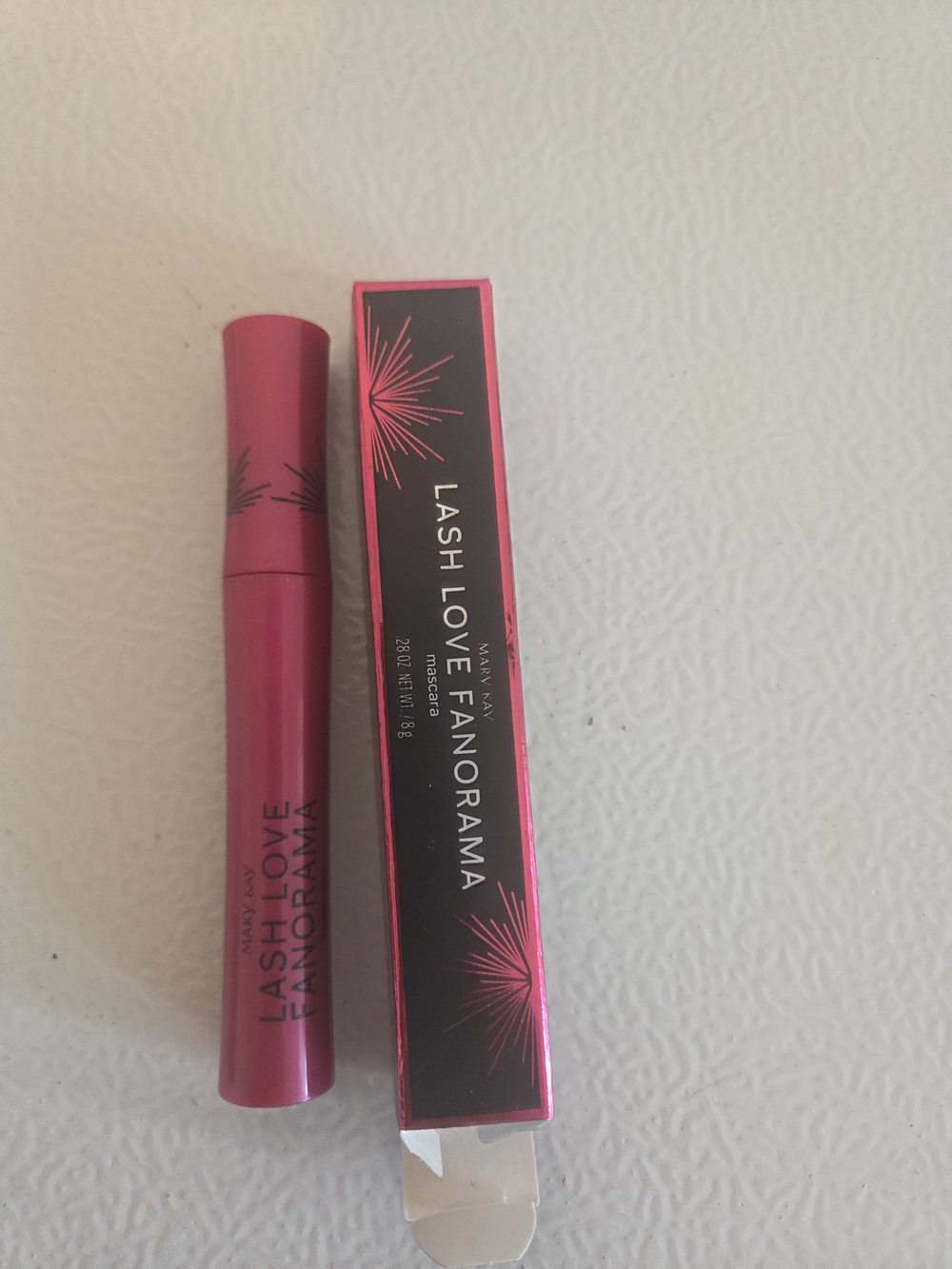 Mary Kay Lash Love Fanorama Mascara - Hot Pink